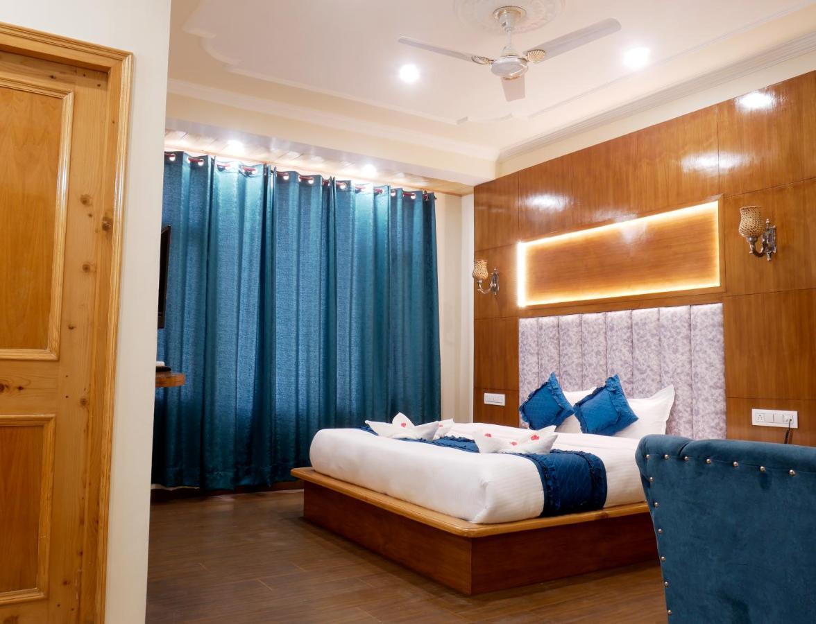 New Ambika International Mall Road Hotel Manāli Exterior foto