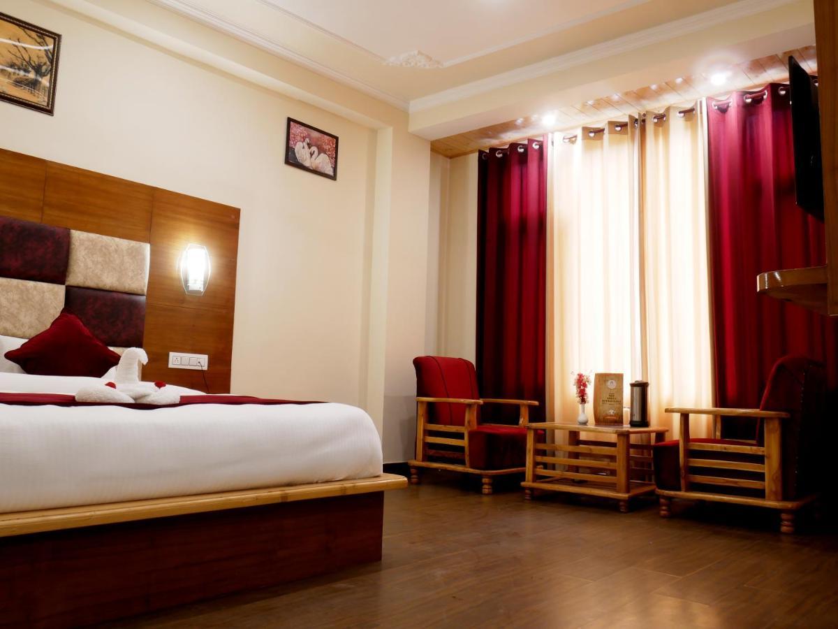 New Ambika International Mall Road Hotel Manāli Exterior foto