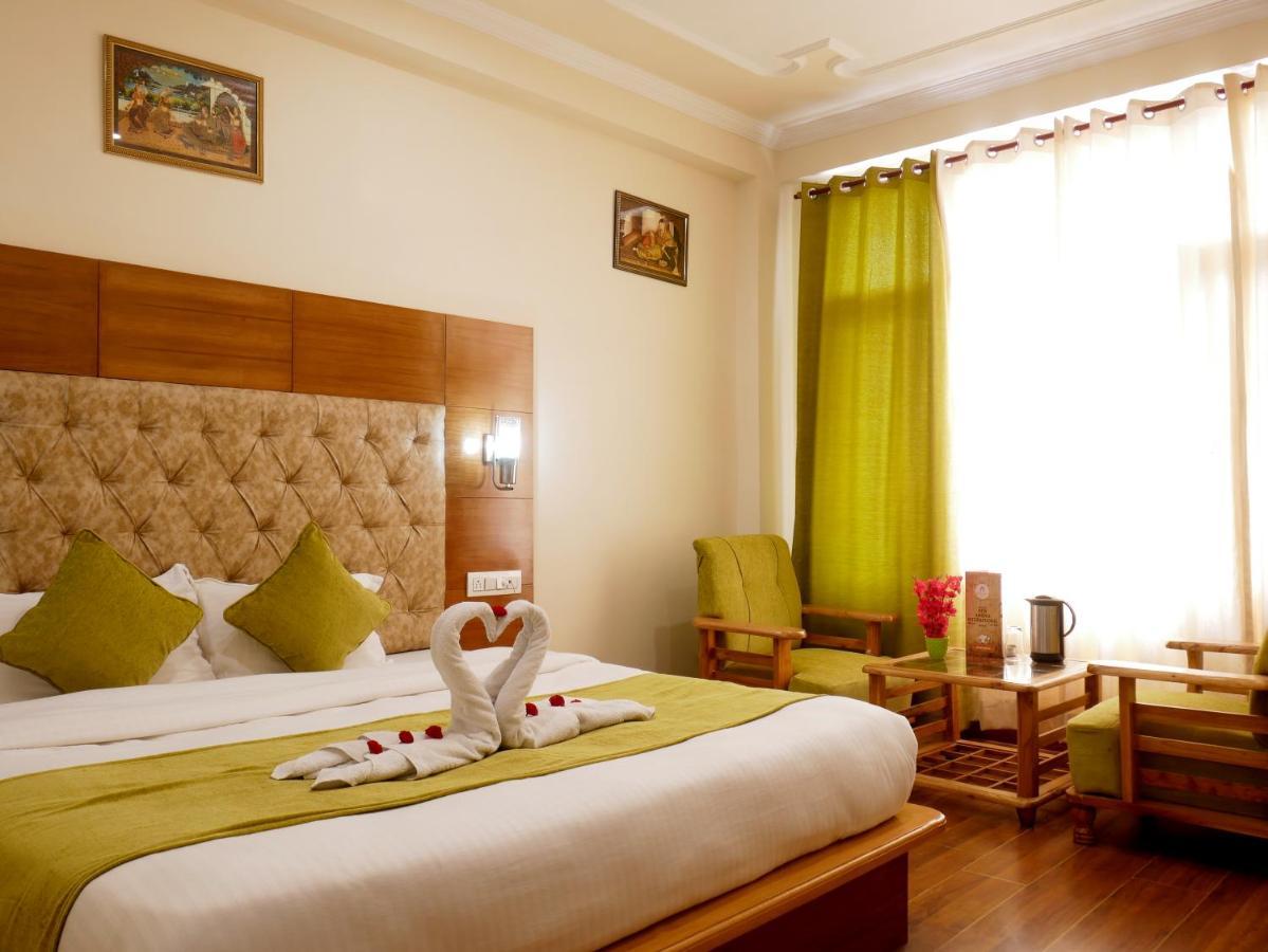 New Ambika International Mall Road Hotel Manāli Exterior foto